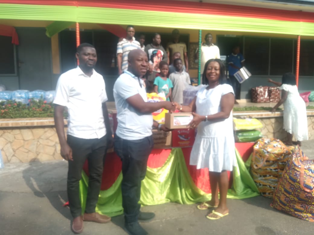 Francois Donates Food Items To K’si Children’s Home On New Year’s Day