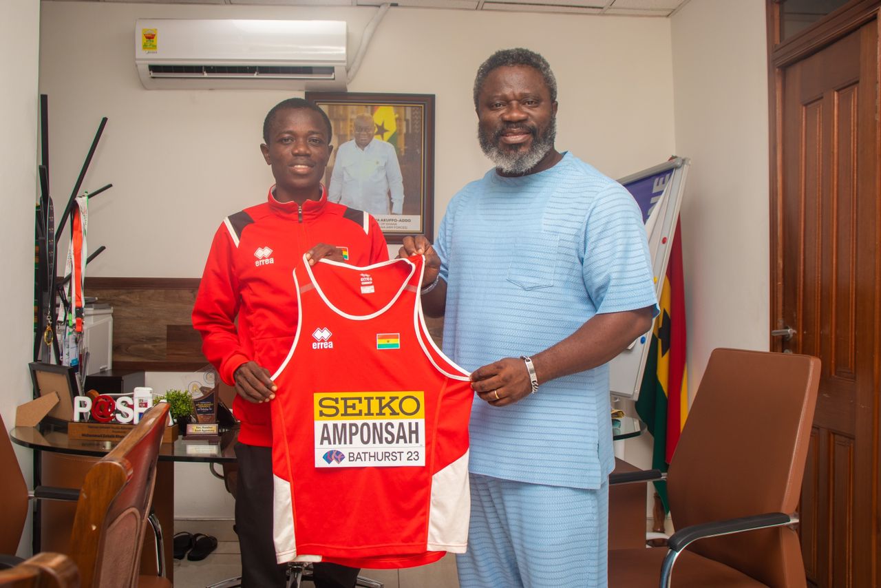William Amponsah, Ghana’s Long Distance Champion Shows Appreciation To Kwadwo Baah Agyemang