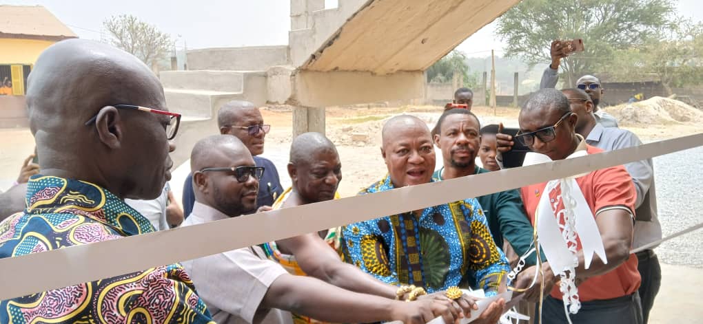 Kumasi Mayor Commissions Classroom,  Two Industrial Toilets For Schools In Metropolis