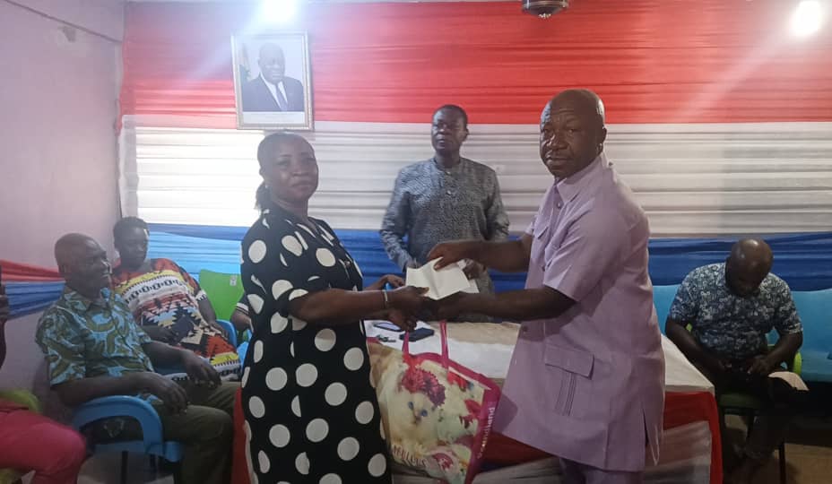 Francis Adomako Gives To 20 Widows In Asokwa