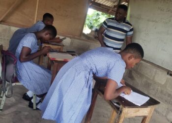 Furniture Crisis At Onwe SHS…Form 1 Students Stand Or Bend For Lessons