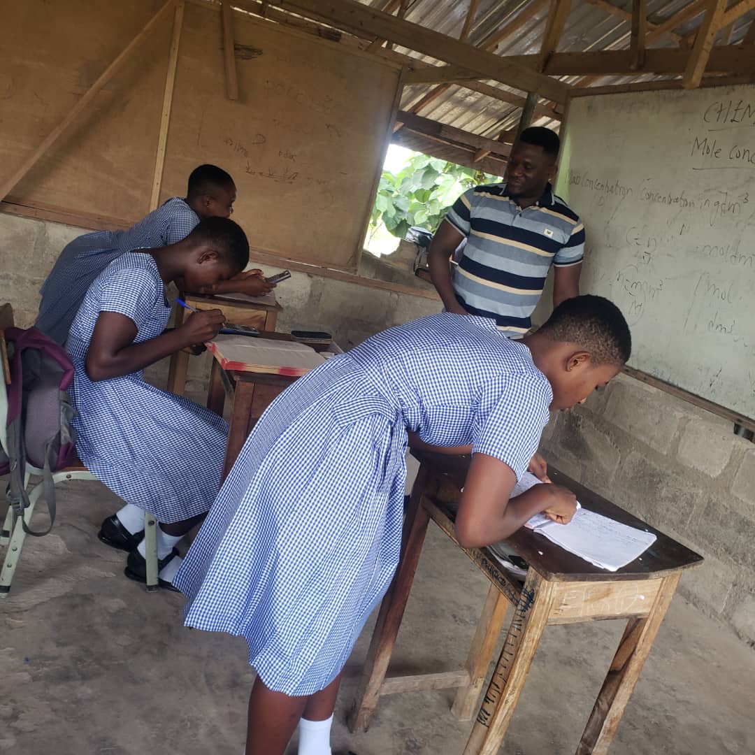 Furniture Crisis At Onwe SHS…Form 1 Students Stand Or Bend For Lessons