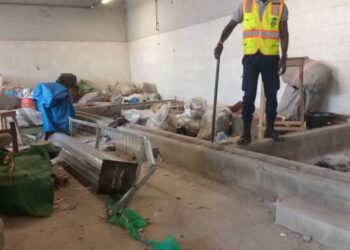 Kejetia Management Demolishes Unauthorised Structures At Waste Room
