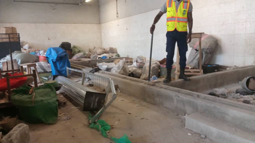 Kejetia Management Demolishes Unauthorised Structures At Waste Room