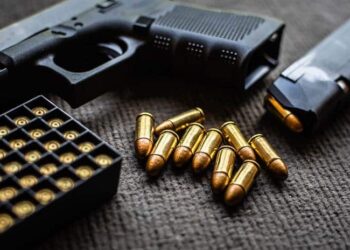 2 robbers shot dead