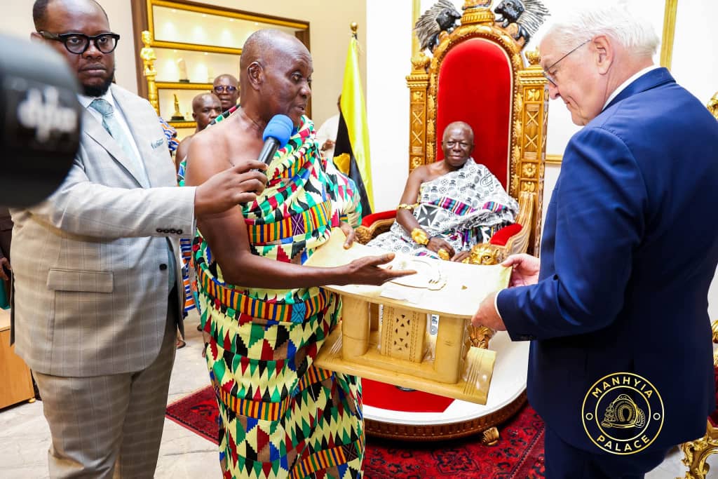 Asantehene Presents Symbolic Stool to German President