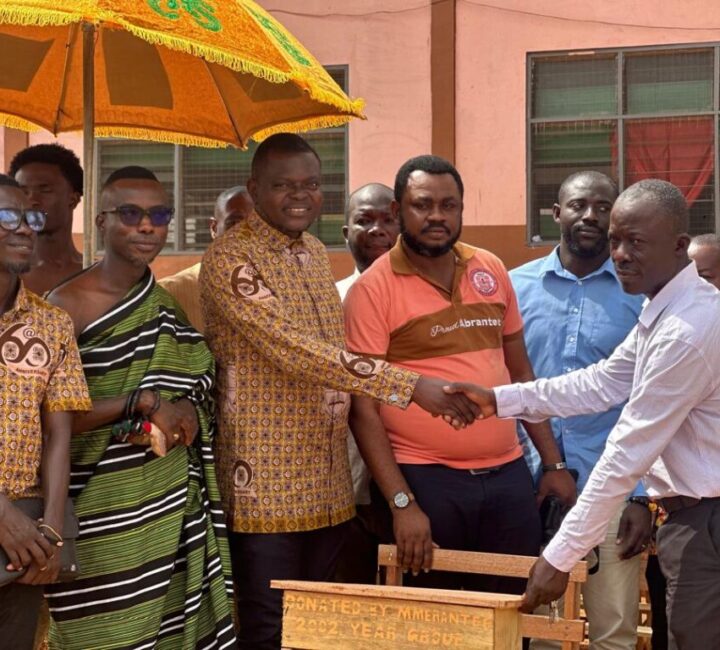 IMG-20251216-WA0323 KUHIS 2002 Group presents 100 desks to headmaster