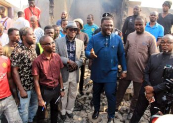 IMG-20260127-WA0540 Ashanti Regional Minister consoles Amakom Market fire victims