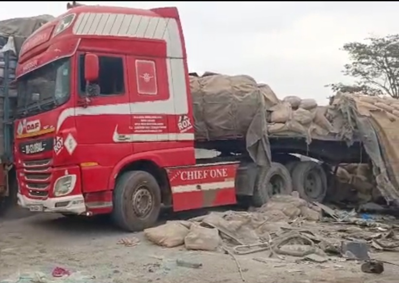 7 killed in bloody crash