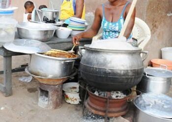 1223202073606-8dt2wkivvq-food-vendors ‘Stubborn’ food vendor gets a 20-day jail term over violating KMA order