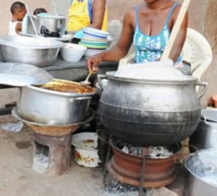 1223202073606-8dt2wkivvq-food-vendors ‘Stubborn’ food vendor gets a 20-day jail term over violating KMA order