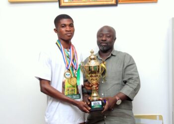 IMG-20260303-WA0181 Suzo Best Athlete presents award to K’si Mayor