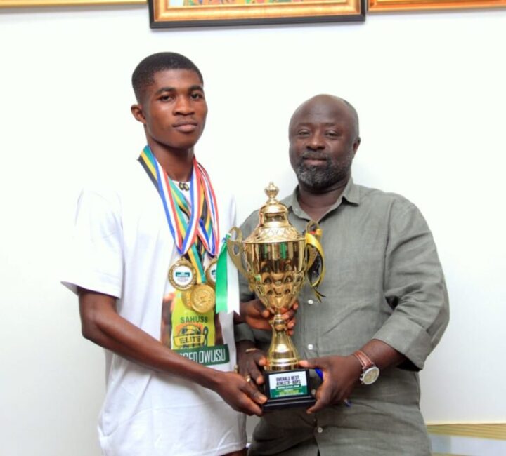 IMG-20260303-WA0181 Suzo Best Athlete presents award to K’si Mayor