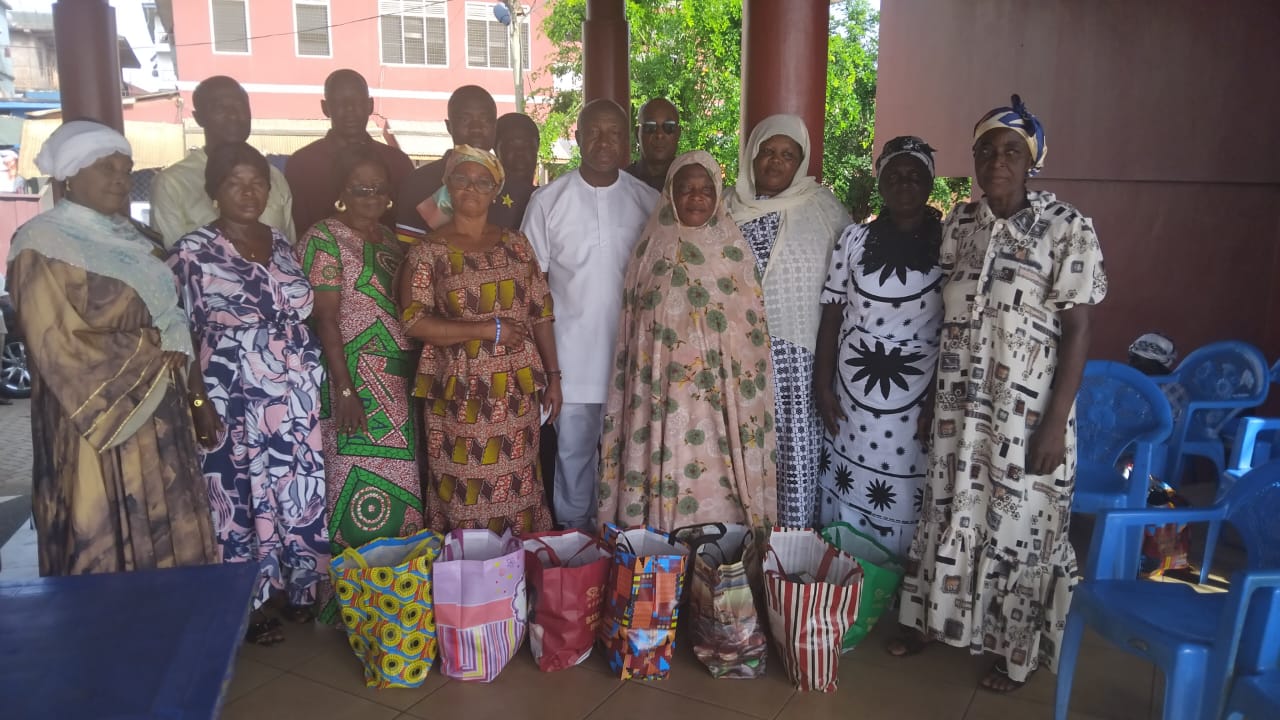 IMG-20260510-WA0288 Francis Adomako Honours Mothers With Food Items, Cash