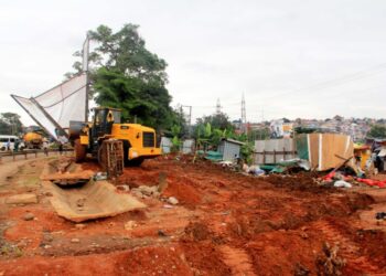 IMG-20260615-WA0236 KMA begins clearing right of way for start of Santasi Roundabout-Asokwa Interchange dual-carriageway project