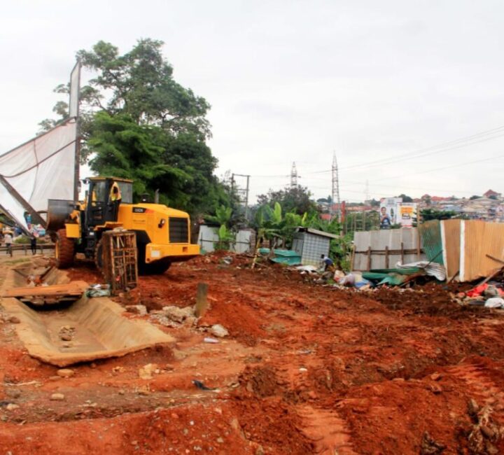 IMG-20260615-WA0236 KMA begins clearing right of way for start of Santasi Roundabout-Asokwa Interchange dual-carriageway project